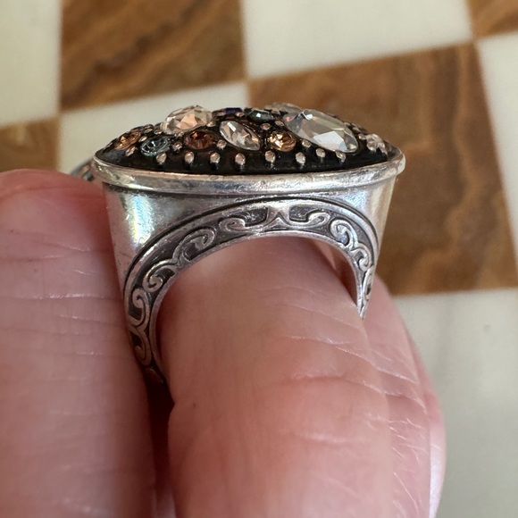 Brighton, pedestal of crystals ring - Picture 2 of 5